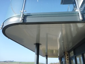 Curved-Glass-Balcony-Rock-Inn-6 