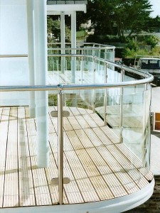 Stainless-Steel-and-Curved-Glass-Balcony-6 