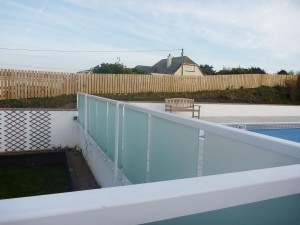 Pool-Screen       