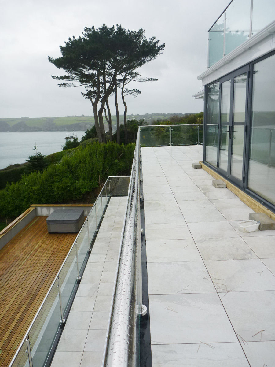 Sea Road Balcony 