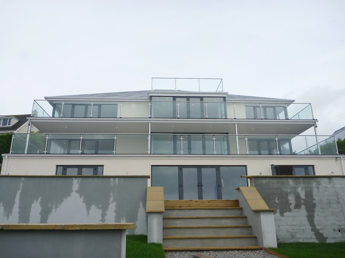 Sea Road Balcony 